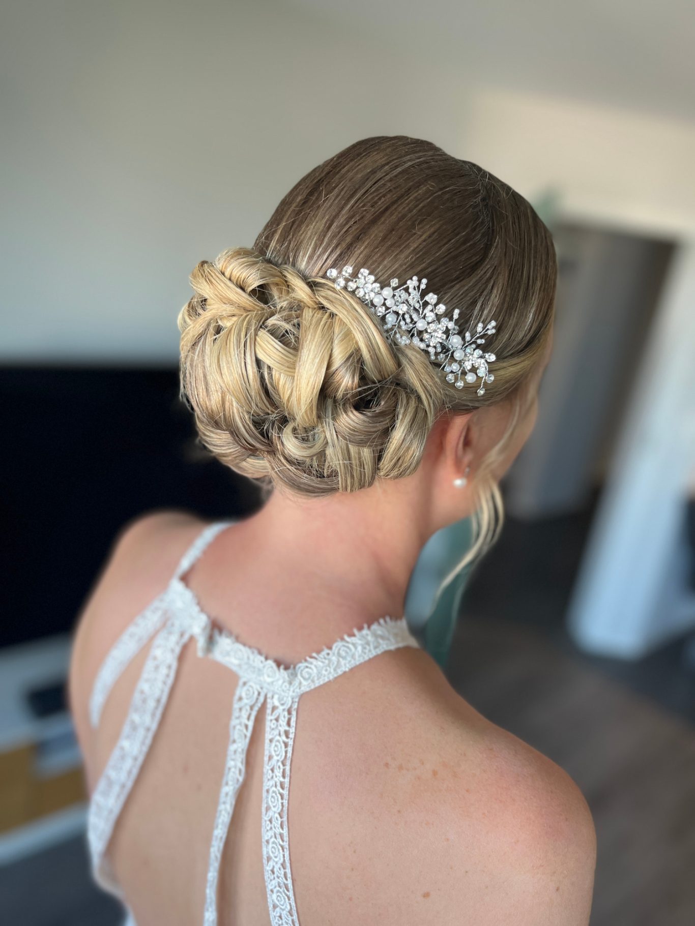 Ich kann Anita absolut empfehlen! - von Lisa Die liebe Anita hat mir am Hochzeitstag ein wundervolles Make up, sowie eine traumhafte Frisur gezaubert.